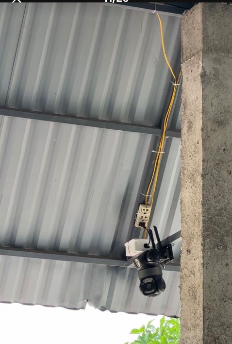 tôi đánh giá cao con ngoai trời xoay 360 này. 2 cái mắt bên cạnh xoay được điểm mù khá là tiện lợi