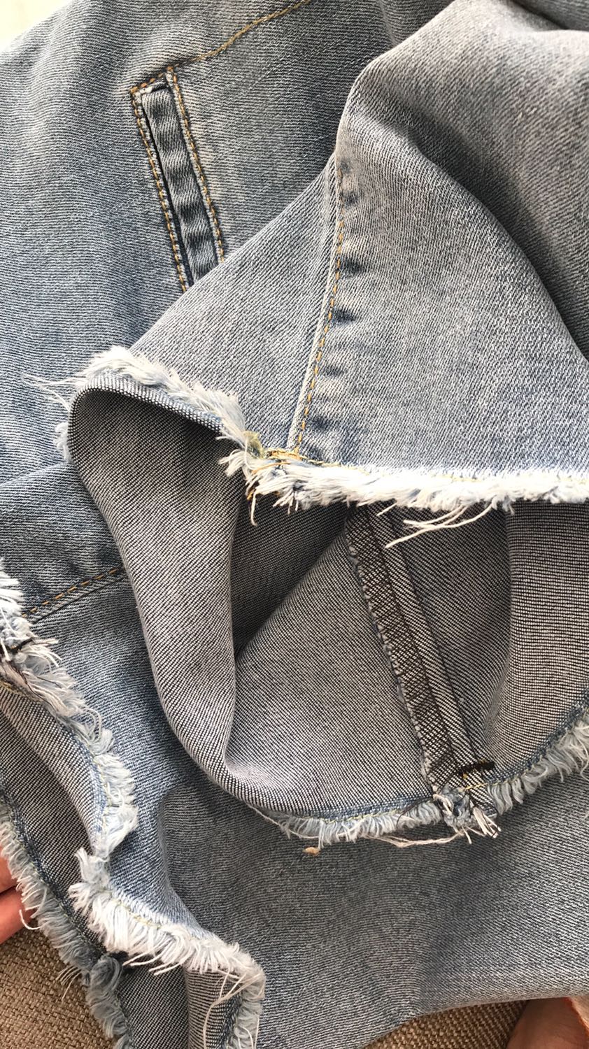 Quần cạp siêu cao hack dáng tôn mông cực kỳ. Chất jean mềm mặc co giãn rất ưng. À như m eo tầm 60-63 thì cần đi bóp eo nhé