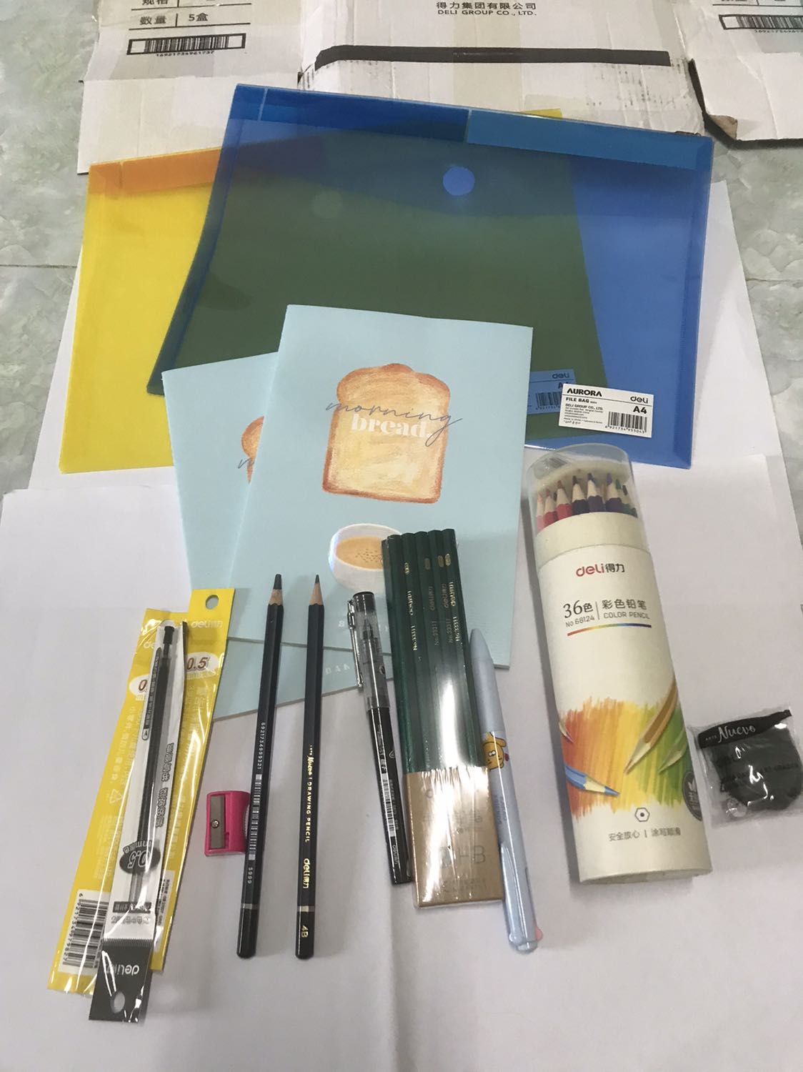 túi màu rất đẹp còn có sản phẩm tặng kèm nữa nên mua