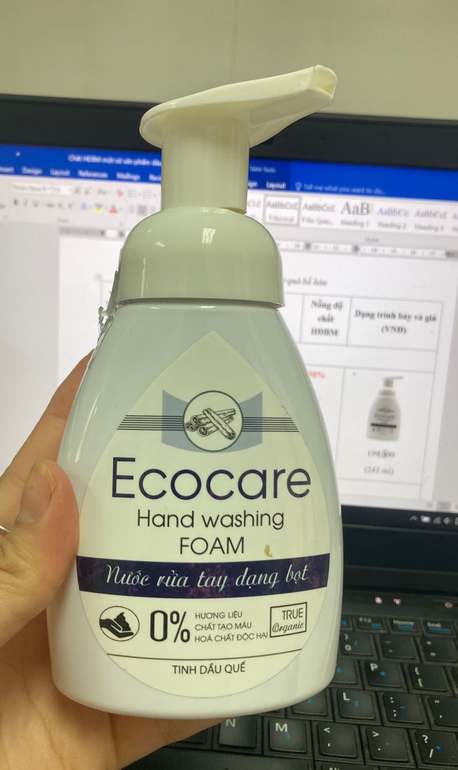 Sau khi rửa thấy da êm dịu, đc thiết kế tạo bọt sẵn nên rất tiết kiệm