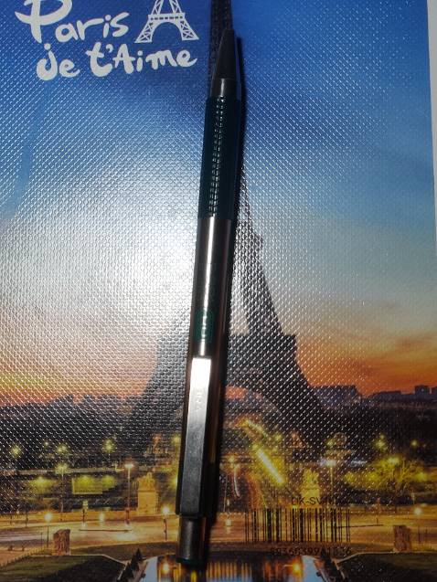 Bút đẹp,màu xanh lá đẹp,giáo hàng nhanh...