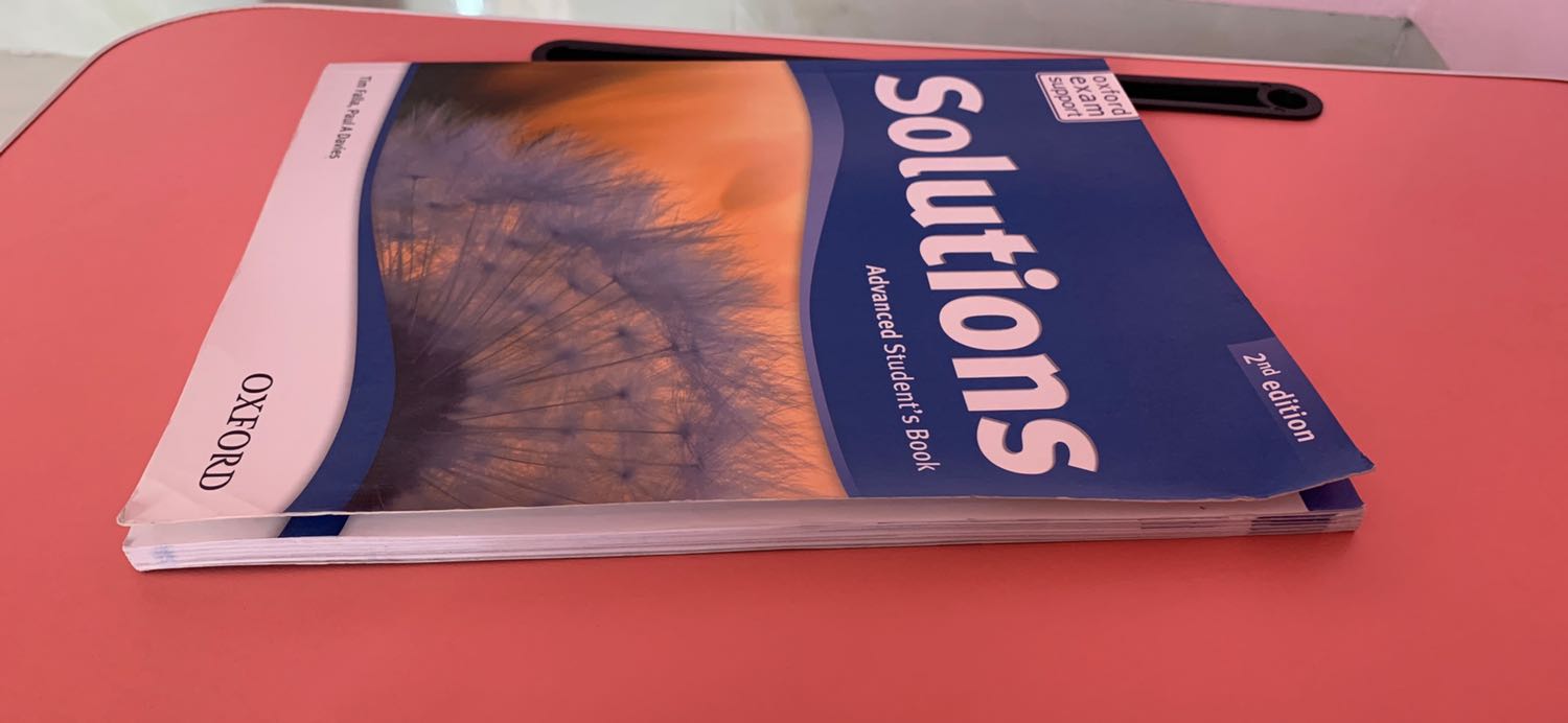 Nghe nói bộ sách này hay nên mình mua thử 1 cuốn để học. Bộ solutions thường được sale off rất ít. Tranh thủ lúc giảm mạnh chốt đơn liền tay. Vì sale nhiều nên sách ko còn mới lắm. Giao hàng nhanh. Đóng gói sơ sài nên sách bị gãy mép.