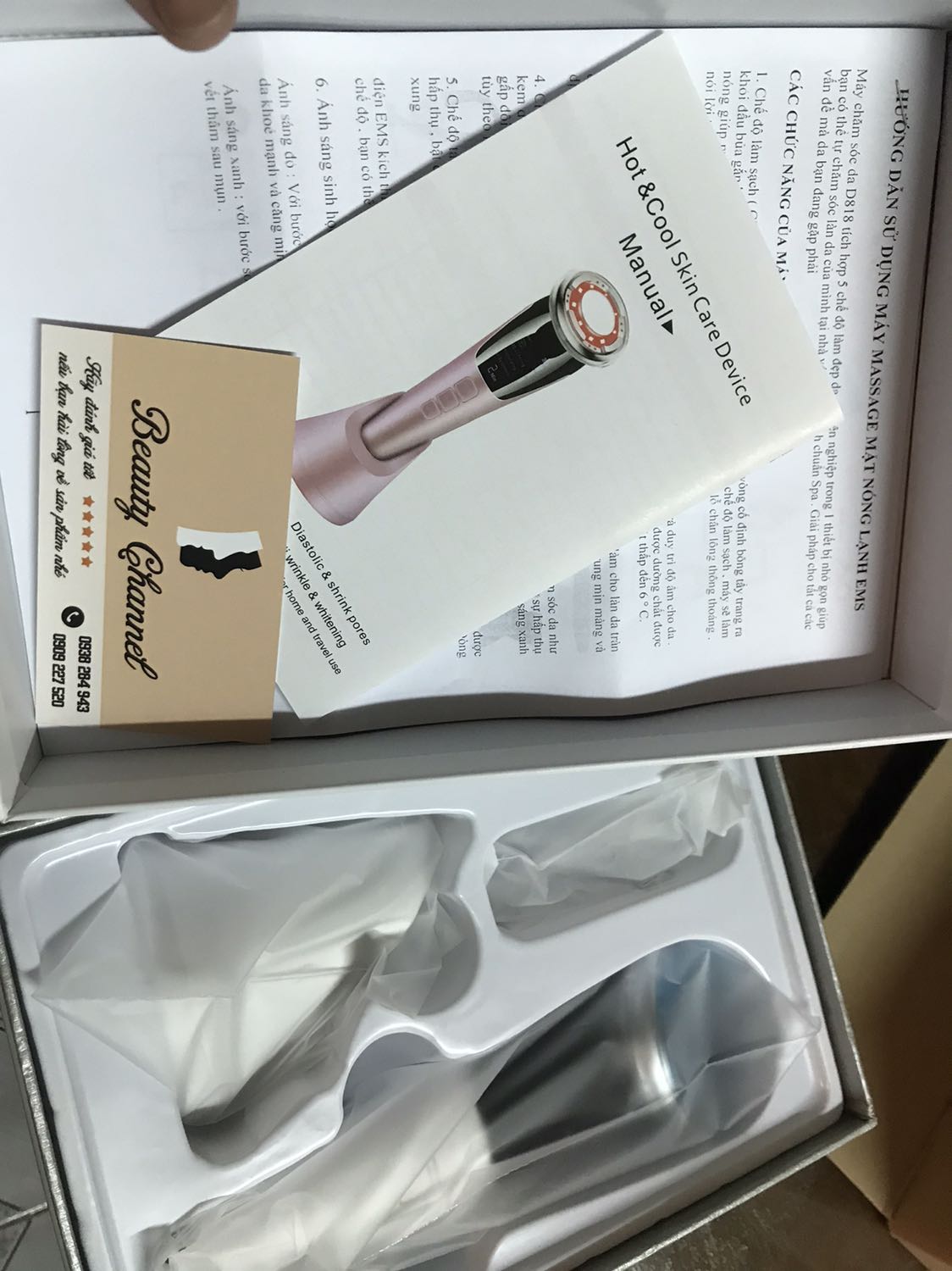 Chưa cần biết sử dụng lâu dài có giúp cải thiện làn da hay không, nhưng cách Tiki đóng gói, giao hàng và cách Shop chăm sóc khách hàng thông qua bảng Hướng dẫn sử dụng là đã thấy ưng hết sức rồi.
Lần đầu sử dụng nên có phần hơi hoang mang, phân vân nhưng nhờ Bảng HDSD của Shop mà thấy đỡ “hai lúa” lắm luôn.
Sản phẩm đẹp, cầm mướt tay.
Cám ơn Tiki và shop Beauty Channel nhé.
