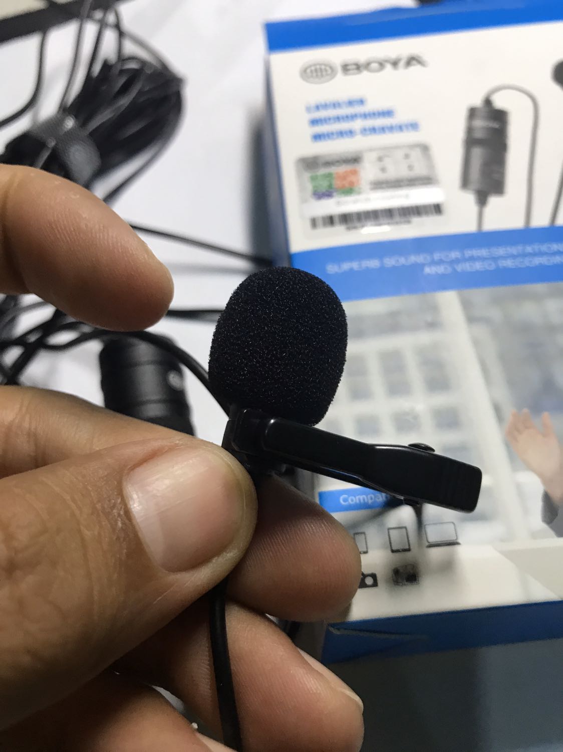 Nhìn thiết kế và hoàn thiện rất tốt. 
Chưa check hàng chính hãng hay không. 
Chưa ghi âm thử nên chưa biết vì mới nhận hàng.
Nói chung ok.