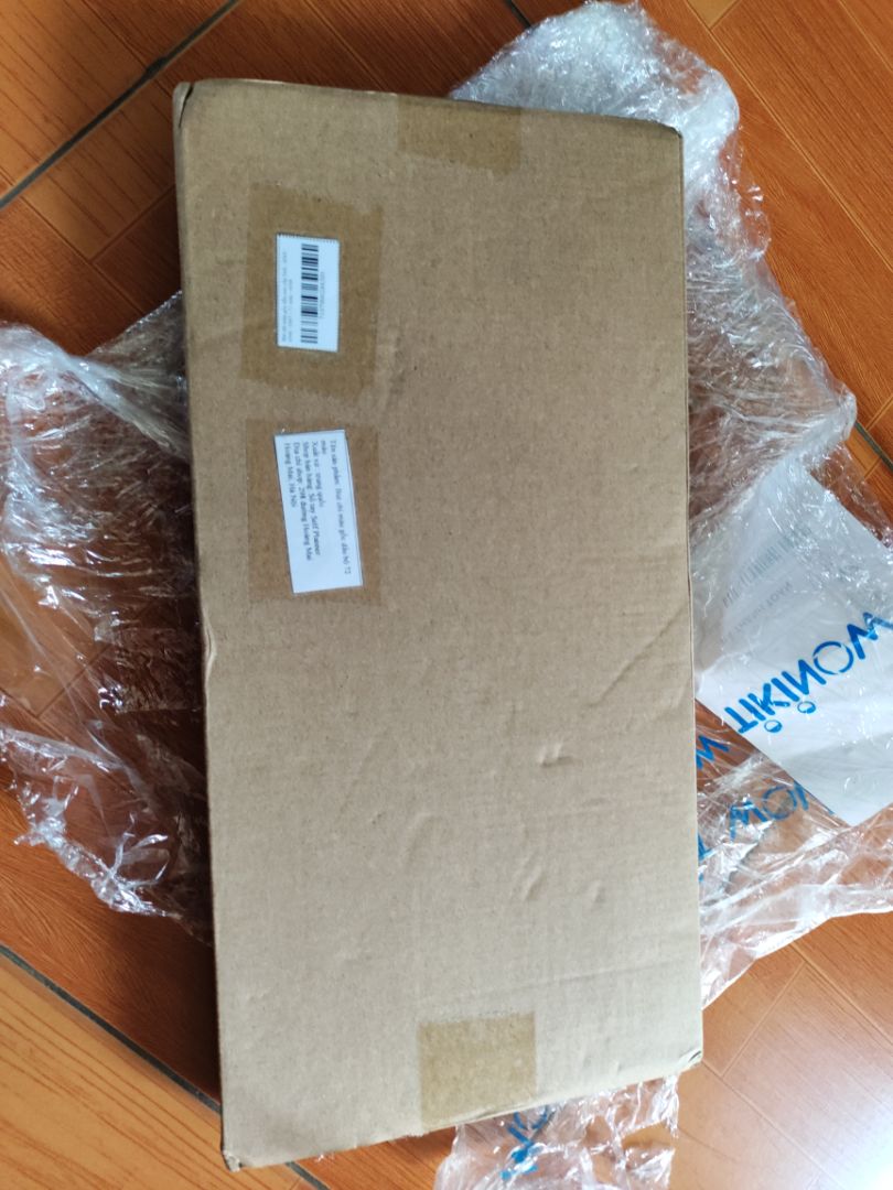 Mình mua đợt giảm giá, thấy rẻ hơn cả ***!! Hộp bị méo ở góc nhưng ko ảnh hưởng nhiều, cũng ko thấy rõ nếu ko để ý. Cho shop 5*