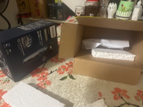 Tại sao chỉ có mỗi hộp mấy cạo râu thôi, vậy mà nói khuyến mãi máy sấy tóc từ ngày 15/3-31/3