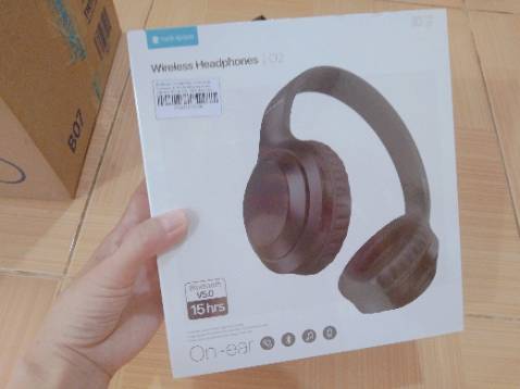 Vừa nhận hàng. Gói hàng rất đẹp và cẩn thận. Nghe thử thấy âm thanh khá êm. Mình mua phục vụ học online thôi nên không dùng nhiều. Chớ bình thg không đeo tai nghe hay headphone.