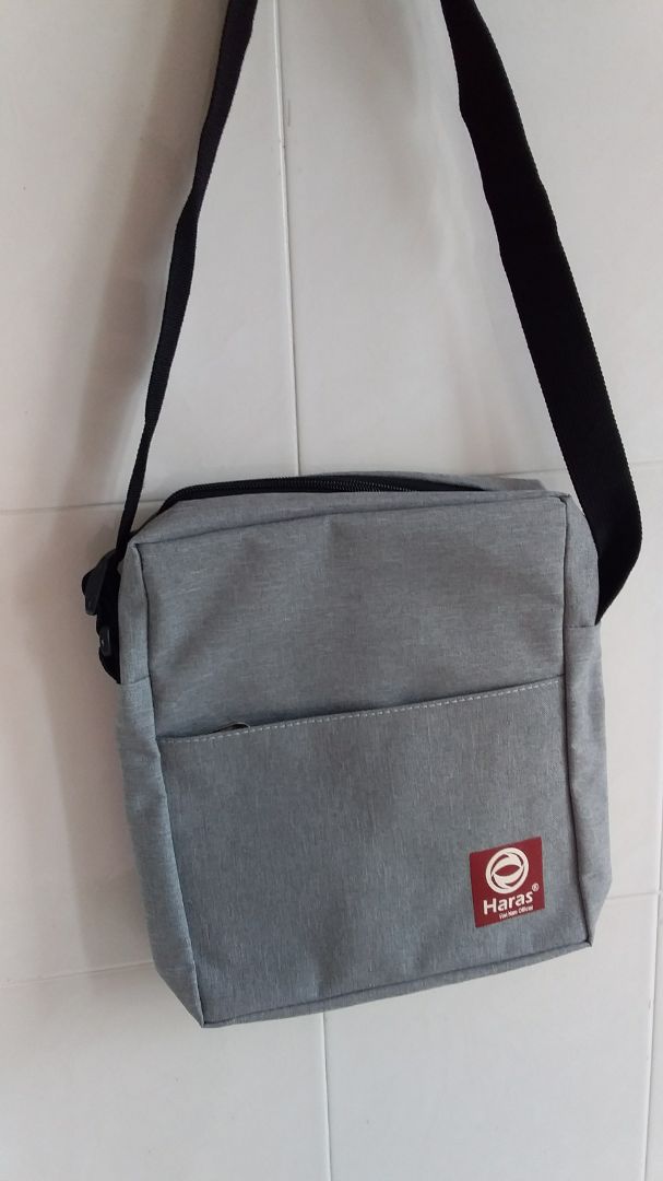 balo rất đẹp quai đeo hơi ngắn nhưng không sao mình mua cho bé nhà mình.Shop giao hàng rất nhanh mình cảm ơn shop rất nhiều.