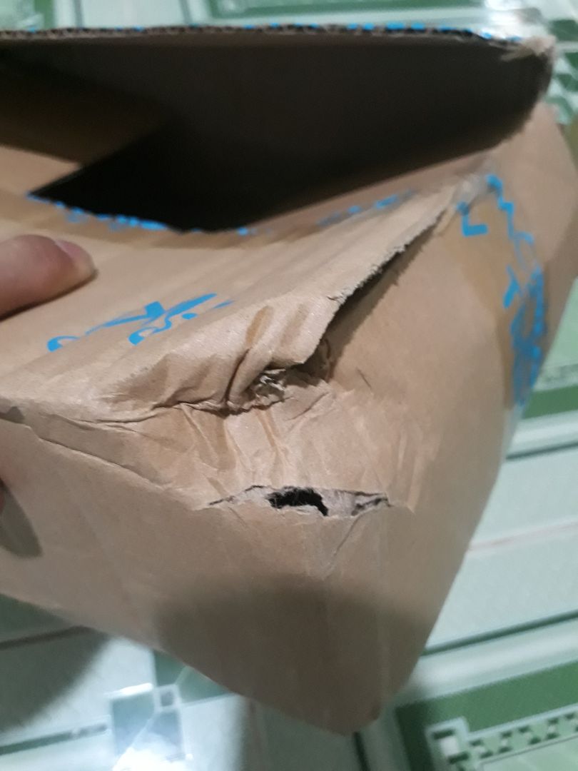 Trước giờ toàn mua ở cửa hàng Fasaha và *** Smarkbook được anh chị em giới thiệu mua lần đầu bên tiki đặt 4 đơn mỗi đơn 4 5 quyển,nhận 1 lần hết luôn nhưng có 4 5 quyển bị móp méo vậy? mình tìm cách liên hệ shop tiki không có mục nhắn tin? Nếu mình muốn đổi trả những cuốn bị móp méo thôi thì sao ạ? Không phải đổi trả hết tất cả ??? Trước giờ toàn mua ở cửa hàng Fasaha và *** Smarkbook được anh chị em giới thiệu mua lần đầu bên tiki đặt 4 đơn mỗi đơn 4 5 quyển,nhận 1 lần hết luôn nhưng có 4 5 quyển bị móp méo vậy? mình tìm cách liên hệ shop tiki không có mục nhắn tin? Nếu mình muốn đổi trả những cuốn bị móp méo thôi thì sao ạ? Không phải đổi trả hết tất cả ???