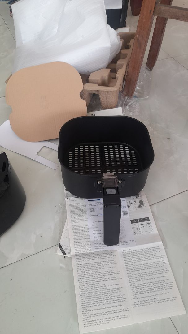 Giao hàng của tiki trading rất nhanh nhẹn, gói cẩn thận, hàng ko bị hỏng hóc trong vận chuyển, sản phẩm đã *** rất ổn, nồi to, cảm ứng dễ sử dụng.  nướng thử khoai lang ăn rất ngon. hehe. :) bảo hàng không biết đăng ký online, vô trang thêm sản phẩm rồi không biết có đúng không. có cái khóa ấn hơi cứng, nắp đậy khóa chỗ nhấn nút nó lỏng lẻo sao á, xài thời gian chắc nó rớt ra luôn quá.