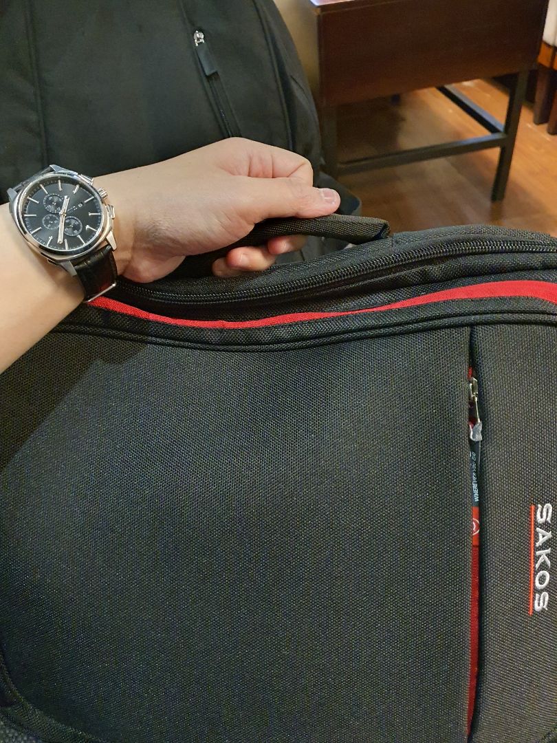 Cặp laptop vừa với Lap của mình, cực kỳ chắc chắn. Đẹp xuất sắc. Ưng ý quá 👍👍👍