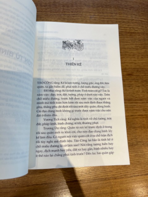 Mình mua sách Tiki Now, giao trong vòng 1h. Đáng chú ý là sách có 2 lớp bìa. Sách mới, đẹp. Mình rất hài lòng.