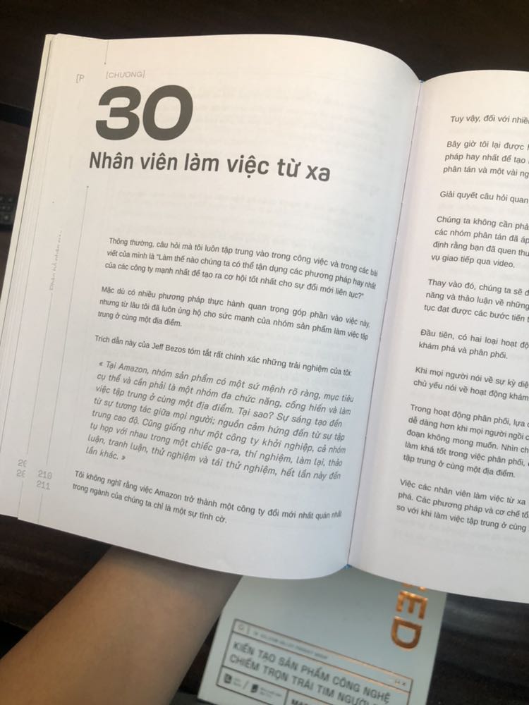 Vừa đọc xong cuốn Inspire thì cuốn này ra mắt thế là ham hố mua luôn mặc dù mình là dân dev. Dù chỉ mới quản lý team nhỏ, cũng không biết gì nhiều về quản trị con ng nhưng sau khi đọc mình học được về cách trainning cho team, tư duy trao quyền và chuyển đổi. Đọc xong mình còn giới thiệu cho sếp mình nữa haha. Empowered dịch tốt hơn Inspired, nội dung inspired hay nhưng dịch chưa sát. Đánh giá cao nxb ở khoản lắng nghe feedback của người đọc nhé