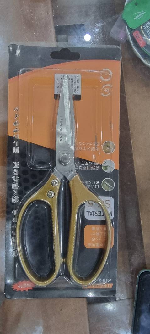 Giao hàng không đúng, tôi đặt kéo cắt xương gà Seiki lại giao loại khác. Đề nghi shop không treo đầu dê bán thịt *** như vậy. Giao hàng không đúng, tôi đặt kéo cắt xương gà Seiki lại giao loại khác. Đề nghi shop không treo đầu dê bán thịt *** như vậy.