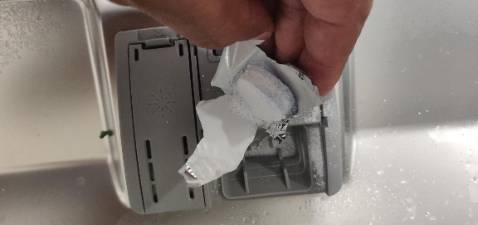 All of the tablets are broken in the box, the seller does not respond to my messages.