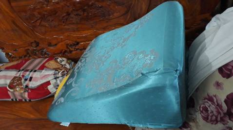 Đặt hàng màu xanh tím than, mà shop giao màu xanh. Trước giờ mua hàng trên tiki rất uy tín, mà nay gặp shop bán hàng kiểu này. Nếu hết màu xanh tím than thì nhắn tin báo khách biết. Đằng này vẫn để phiếu mua hàng vô hộp đóng kiện, mà lại đổi màu của khách đặt. Cho shop 1 sao nhé. Chắc ko có mua lần 2 nữa đâu.