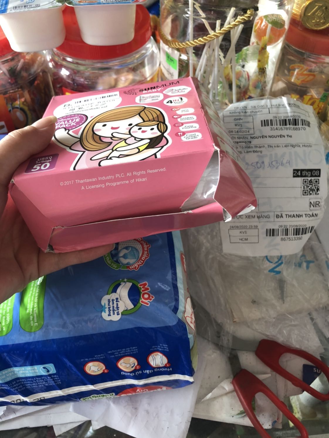 Đóng gói quá chán. Chỉ bọc một lớp ni lông như màng co bên ngoài. Khi nhận thì hộp móp méo lung tung muốn xổ ruột bên trong ra ngoài hộp luôn. Đóng gói quá chán. Chỉ bọc một lớp ni lông như màng co bên ngoài. Khi nhận thì hộp móp méo lung tung muốn xổ ruột bên trong ra ngoài hộp luôn.