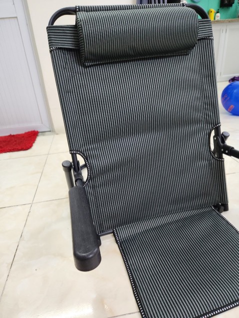 Sp chắc chắn có tay vịn, gập dễ dàng. Shop đóng gói cẩn thận giao hàng nhanh. Nên mua nha Sp chắc chắn có tay vịn, gập dễ dàng. Shop đóng gói cẩn thận giao hàng nhanh. Nên mua nha