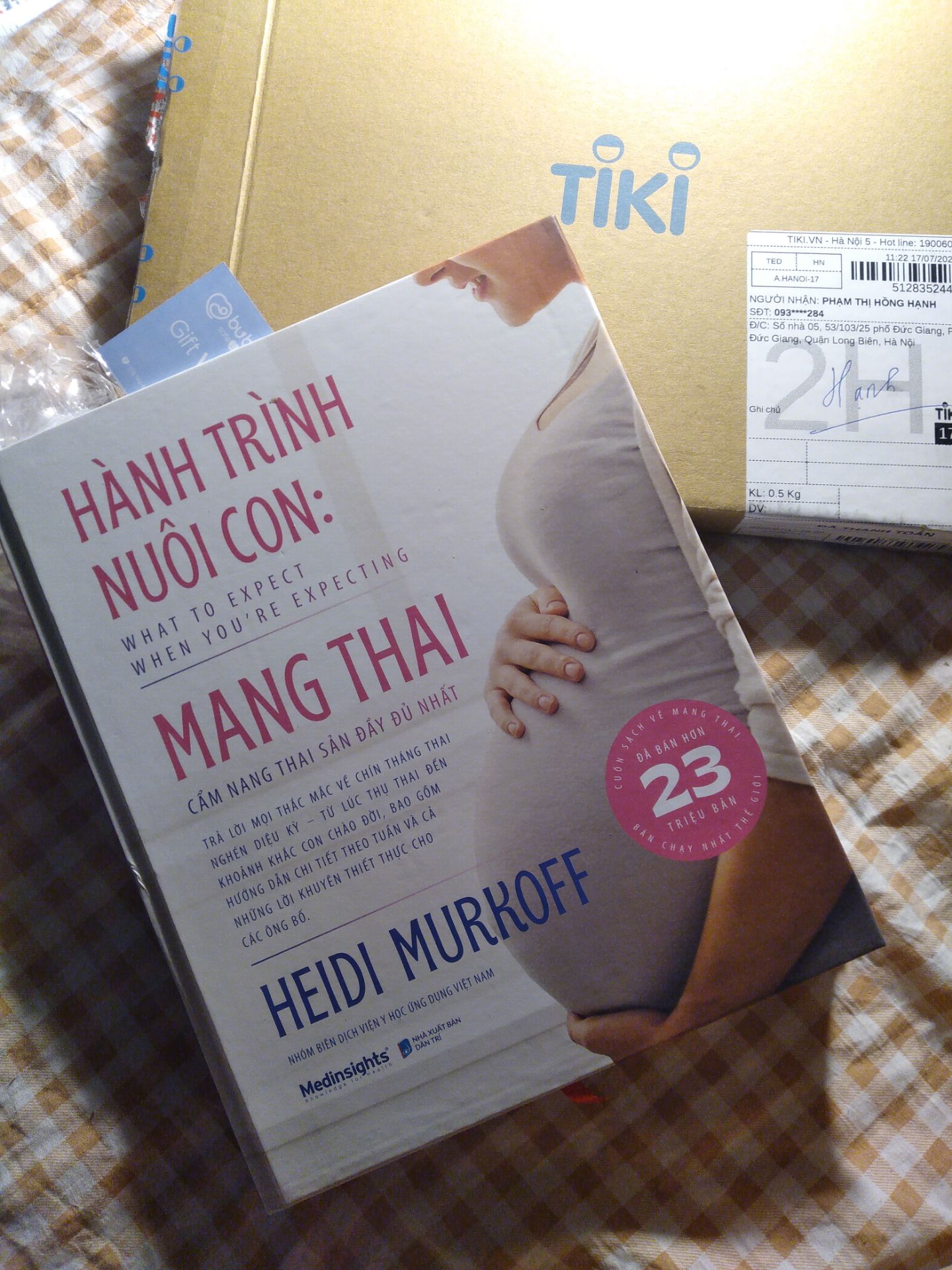Sách hay, thông tin bổ ích nhưng ít ảnh minh hoạ, ảnh không có màu, hơi kém sinh động so với mấy quyển sách cùng thể loại mình đã xem trước đó. Mình đang bắt đầu đọc thôi.