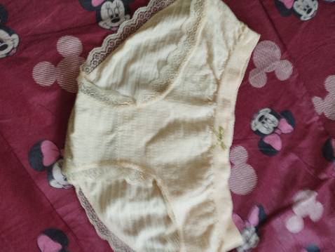 Set 10 quần với nhiều màu sắc khác nhau, form quần quần, co giãn tốt, mặc rất thoải mái ôm người mà m vẫn cảm thấy nhẹ nhàng. Quần này m mua lần 2 rồi nhưng lần đầu mua shop này thấy giá rẻ cũng ko Hy vọng nhiều nhưng kết quả ngoài mong đợi mn ạ . Giặt vài lần vải càng mềm ra thích lắm. Nên mua nhé.