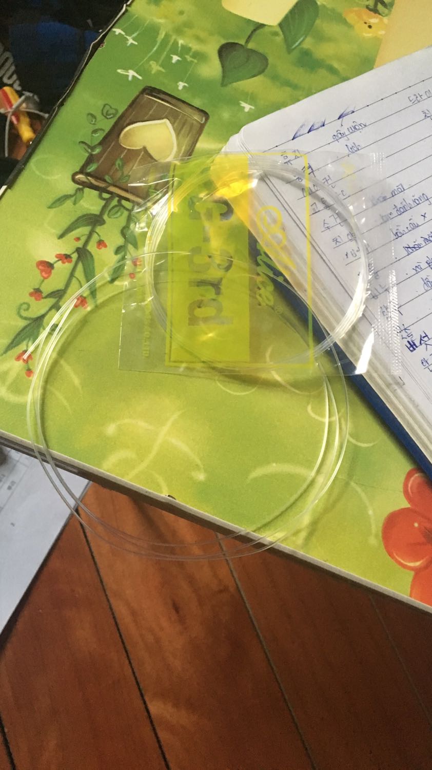 Sao bộ dây mh mua có 5 dây.
Trong khi đó 3 dây kia là sắt 
Còn đâu hai day còn lại là cước .
????