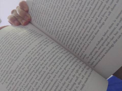 Sách rất đẹp,  bìa sờ rất đã tay,  giấy nhẹ,  đẹp,  cảm giác rất xịn,  giao hàng thì siêu nhanh,  hôm sau có liền.  Mình rất rất hài lòng