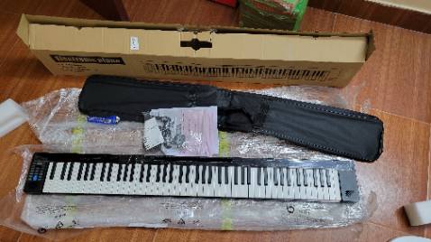 Đàn tốt, đúng như quảng cáo và rất vừa tầm giá (mỗi tội giao hơi chậm), một đứa nghèo như mình giờ đây đã có đàn để thỏa mãn đam mê 😍