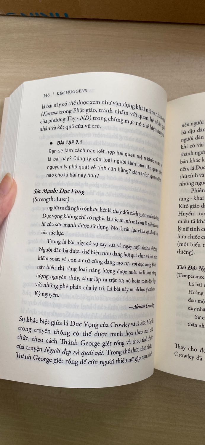 Hài lòng, bìa sách mới và thơm phức ?
Sẽ hoàn hảo hơn nếu định dạng chữ đều cùng 1 phông