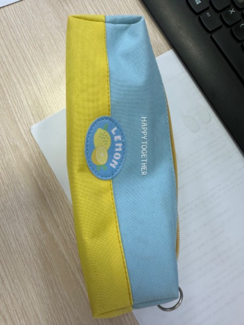 Đồ giao nhanh nhưng như đồ cũ vậy shop ơi xem giúp mình, cũ là dính tèm lem ạ