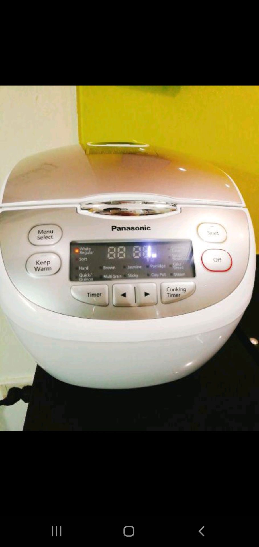 Giao hàng nhanh, đóng gói cẩn thận, nồi cơm dùng rất tốt, cơm chín nở đều mềm hạt gạo. Dùng nấu xôi nếp chín dẻo, thơm ngon. Thời gian nấu cơm chế độ standard khoảng 45 phút.