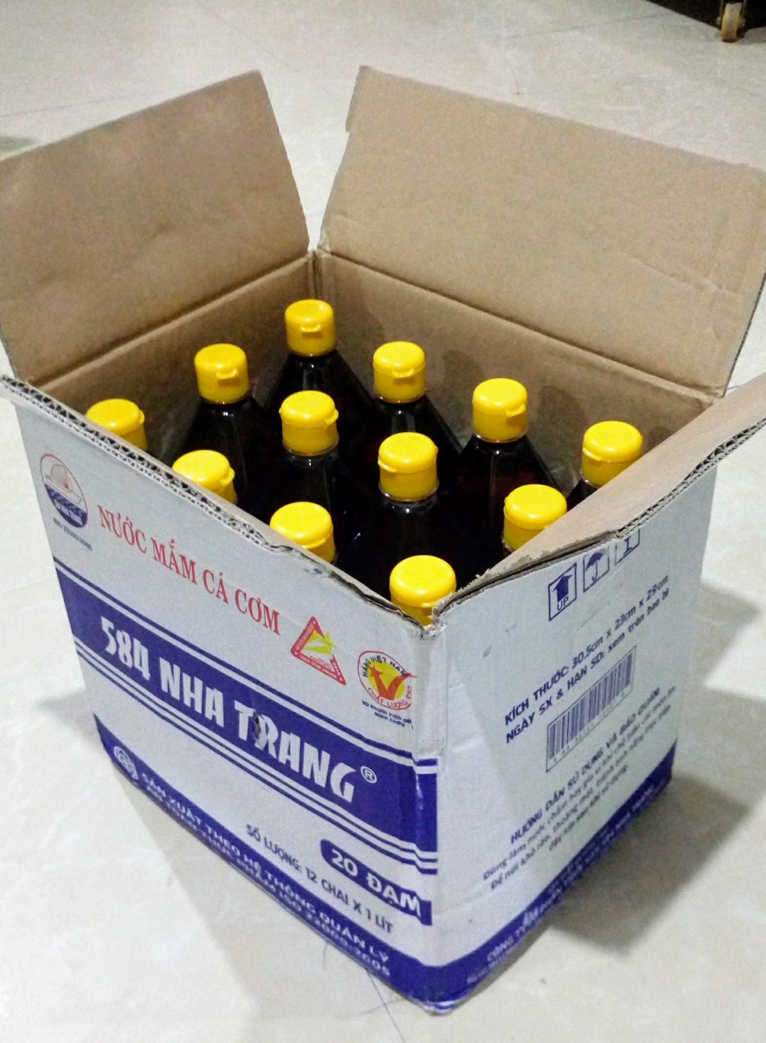 Lần đầu tiên mua thử sản phẩm này đã rất hài lòng về quy cách đóng gói cũng như hình thức bao bì nhãn mác của sản phẩm, có cả tem KCS, hạn sử dụng còn dài lâu, nhìn thôi đã thấy yên tâm hàng chính hãng rồi, về chất lượng thì phải nói là rất tốt trong tầm giá, mình chỉ mới mua thử loại 20 độ đạm thôi mà nếm thử thấy ngon hơn mấy loại đắt tiền hơn mà mình đã từng sử dụng, chất lượng tạo lòng tin, lần sau mình sẽ tiếp tục mua loại độ đạm cao hơn để có thêm trải nghiệm. Cảm ơn TIKI và 584 Nha Trang !