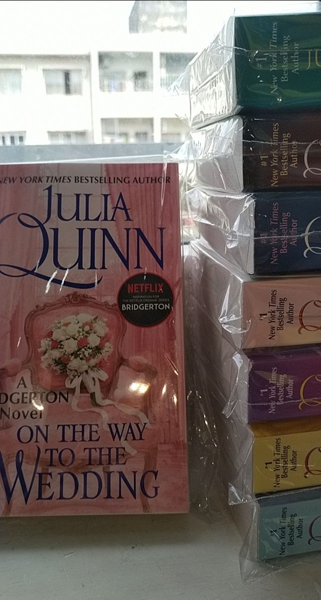 sách được giao đến nhanh hơn dự kiến trên app. đóng gói cẩn thận, có bọc chống sốc, mỗi quyển được đựng trong túi kính riêng. không có hiện tượng gãy, gập bìa hoặc gáy.