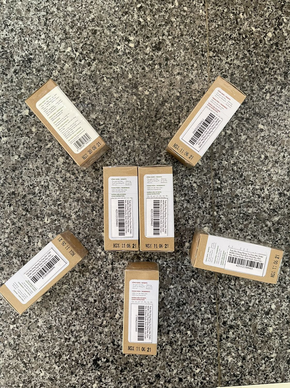 Sản phẩm nhận được đúng như thông tin trên website, đúng với loại mùi và số lượng mà đơn hàng đã đặt. Đã mua một lần trước đây, sử dụng hài lòng nên đặt thêm, mùi thơm dễ chịu và lâu phai. Giao hàng nhanh, rất hài lòng.