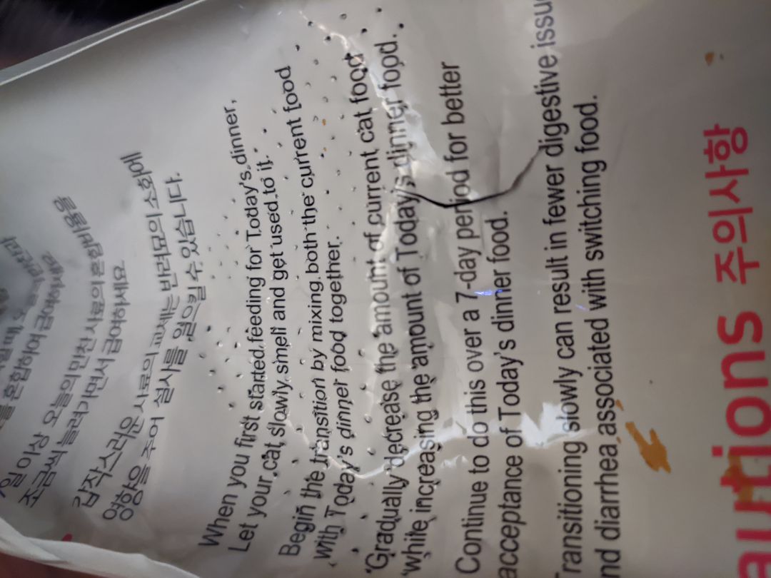 không biết tại sao shop chuyển cho mình bao bị thủng còn dán băng dính chỗ thủng ???