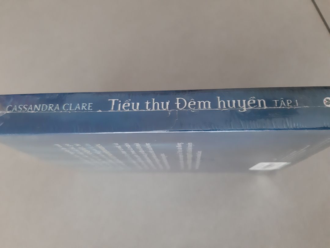 Sự quyến rũ say đắm, loạt truyện về Thợ săn Bóng đêm trong series Trò *** xảo quyệt sẽ là bộ truyện mở màn đau lòng của tác giả Cassandra Clare. Trò *** xảo quyệt, bộ tiếp theo của series ăn khách trên toàn thế giới Vũ Khí Bóng Đêm, với phần đầu tiên là Tiểu Thư Đêm Huyền.