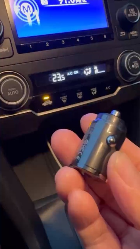 Mình cần hàng gấp báo shop gửi hàng cho luôn, shop phản hồi nhanh, tư vấn nhiệt tình, sạc chuẩn chính hãng ,sạc nhanh 33w, 2 cổng usb và type c rất tiện lợi. Chất lượng hàng của Rock thì mình rất hài lòng. Nhỏ mà có võ nha 👍