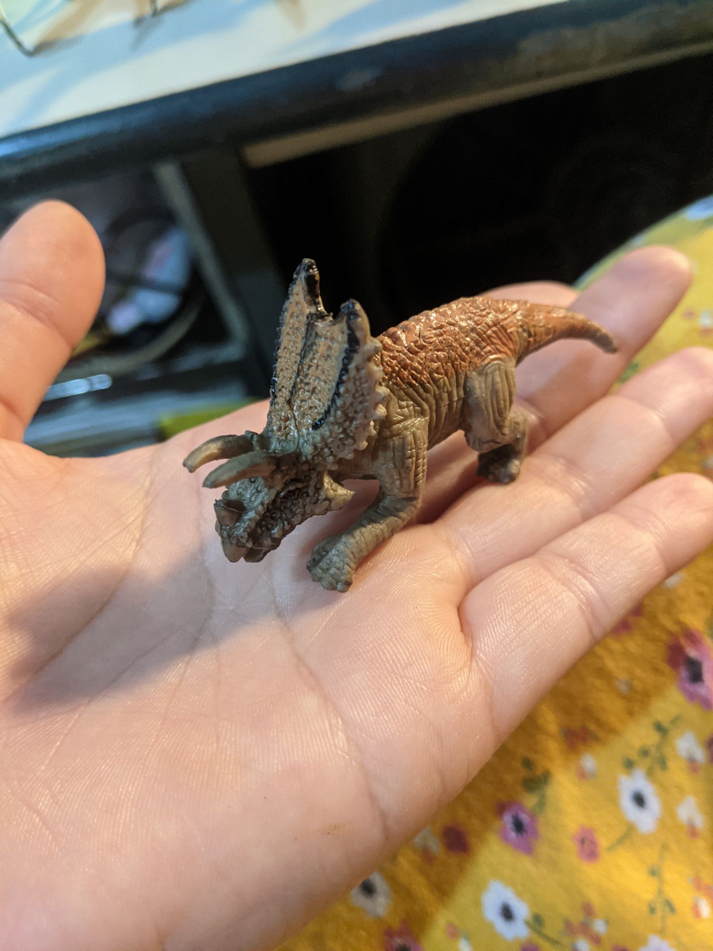 Đáng yêu lắm, cứng cáp nữa cháu mình rất thích