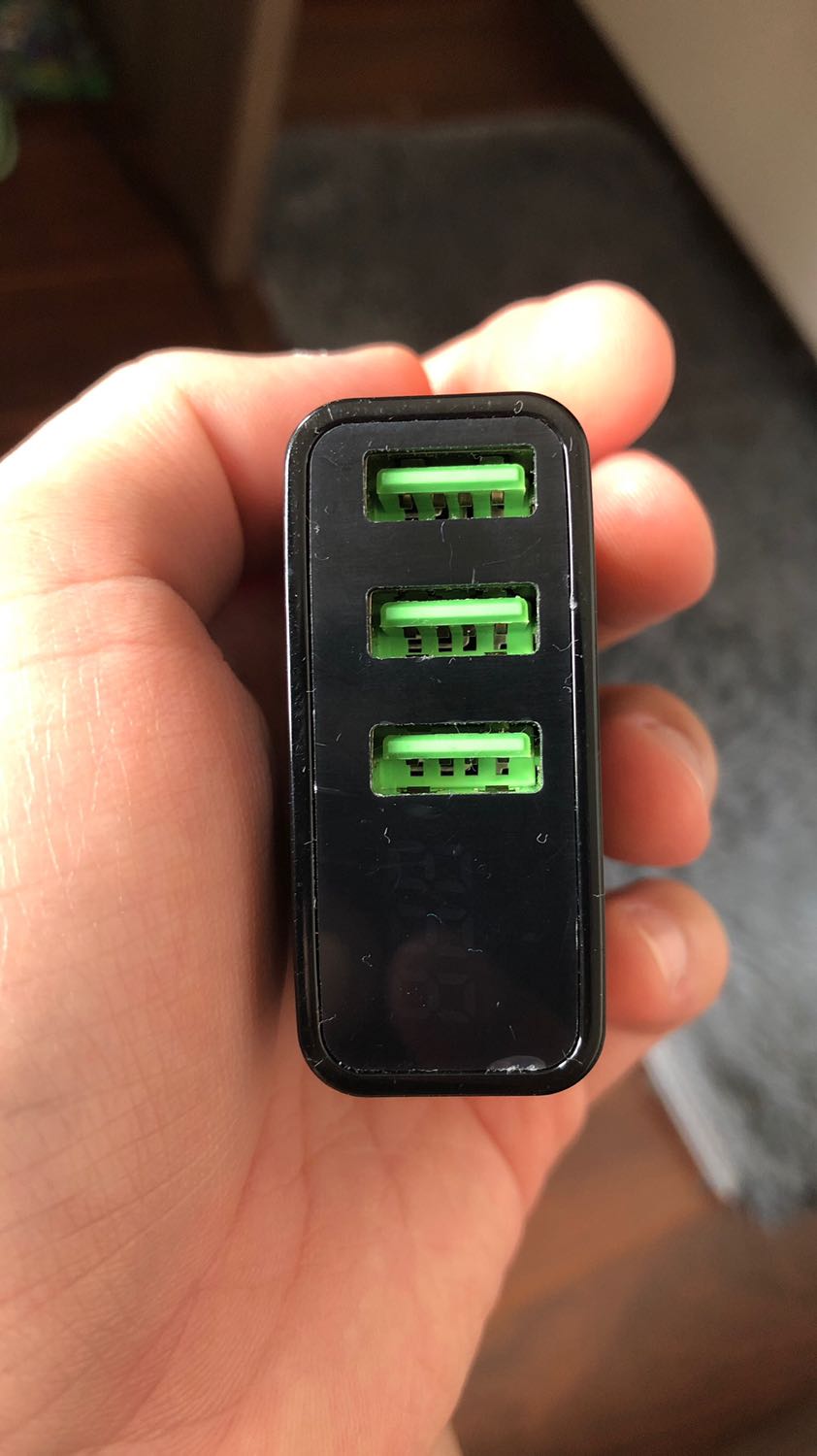 Cảm thấy hài lòng, nhỏ gọn, tiện dụng đi đâu xài cũng được.