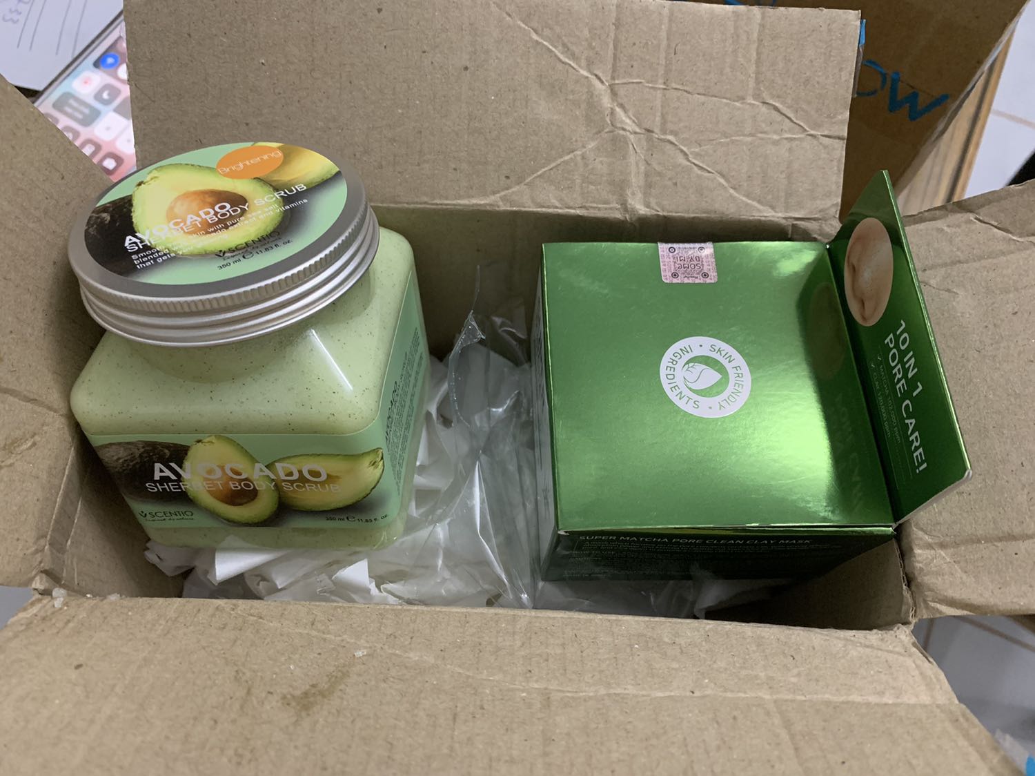 Nhận đc gói hàng thất vọng quá trời luôn! Mk nghĩ đc tặng thêm hộp sữa rửa mặt nên ko đặt thêm srm nhưng ko có quà tặng j hết đâu nha các bạn! Hàng nhận đc méo mó lắm! May bên trong hàng ko bị vỡ Nhận đc gói hàng thất vọng quá trời luôn! Mk nghĩ đc tặng thêm hộp sữa rửa mặt nên ko đặt thêm srm nhưng ko có quà tặng j hết đâu nha các bạn! Hàng nhận đc méo mó lắm! May bên trong hàng ko bị vỡ