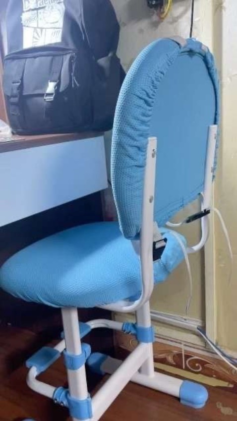 ghế tăng chiều cao được rất cao phù hợp cả cho trẻ nhỏ tuổi . ghế này chắc chắn và hạ độ cao người lớn cũng ngồi làm việc ok được . ghế đẹp có lót đệm dễ dàng tháo giặt . 1 sự lựa chọn sáng suốt vì giá tốt