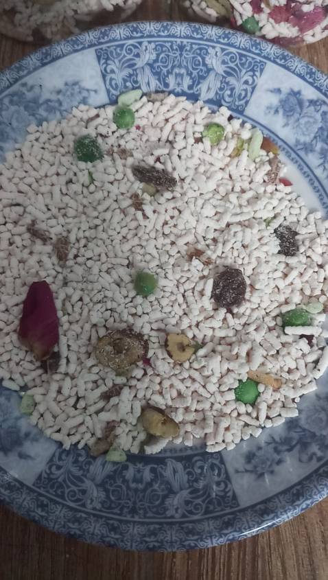 *** đảo, thất vọng toàn tập. Ghi thành phần: bột sen, quả sơn trà, nho khô, mè đen, hạnh nhân, óc ***, đường phèn, hạt hướng dương , kỷ tử, táo đỏ, hạt dưa. Thực tế nhận hàng là bột (không biết bột gì  mà sờ vào tay có lưu lại ít dầu â), táo đỏ, nho khô, đậu hà lan, dừa sấy, cánh hoa trộn thêm vài hạt gạo lức. Mình tin tưởng Tiki mới mua hàng trên App mà nhận hàng thế này đây.  Đề nghị Admin cấm những shop *** bán hàng trên Tiki nhé.