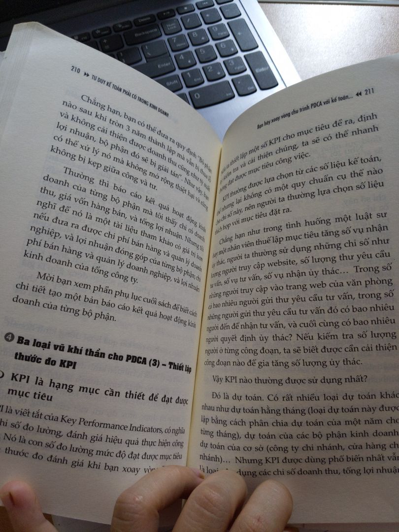mình không thể viết đánh giá vì mình chưa đọc xong cuốn sách.
mình đọc lướt đến cuối thấy nó hữu ích. mọi người có thể tham khảo thêm nhé