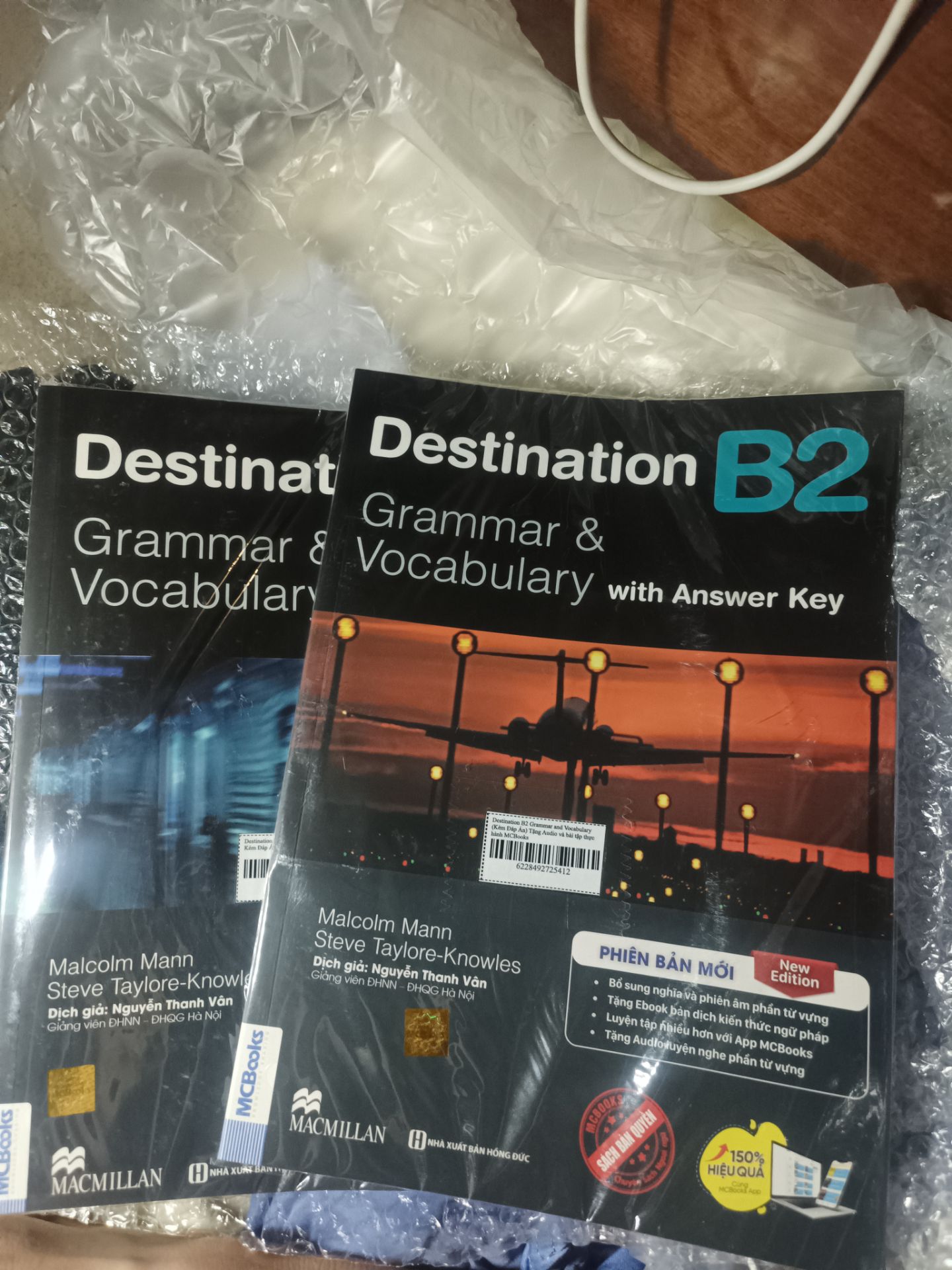 Có 2 cuốn sách mà Tiki cho cái hộp siêu to khổng lồ, với bọc sách có chống sốc nữa, 5 sao k nói nhiều.