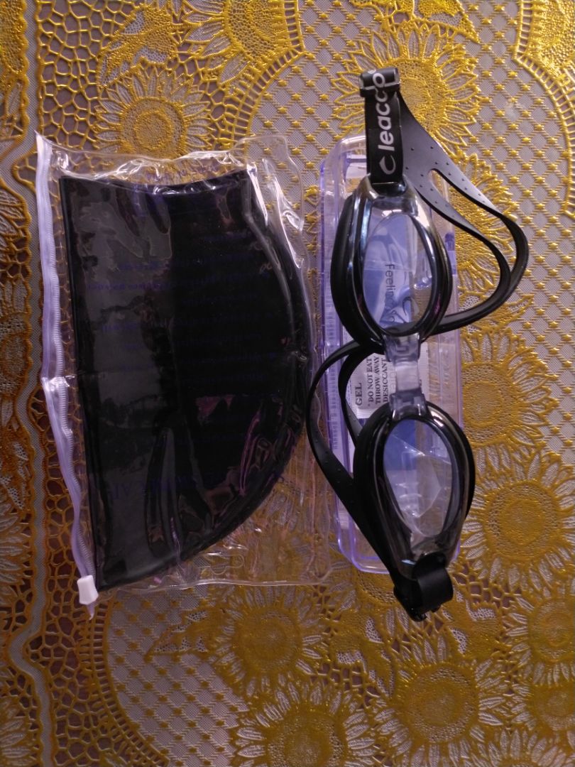 kính bơi đẹp, đeo rất ổn khi bơi. Mua kính bơi còn được tặng kèm nón bơi quá tốt. Sẽ ủng hộ shop nếu cần mua thêm