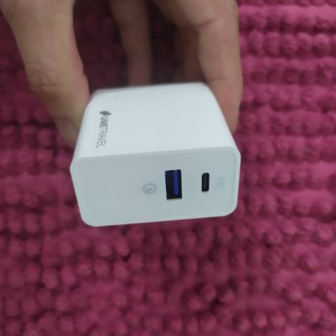 Lần đầu mua sản phẩm thương hiệu này, đã sạc thử thấy rất ok, hàng chắc chắn 2 cổng sạc tiện lợi, sạc nhanh, giao hàng nhanh....Cho shop 5 sao