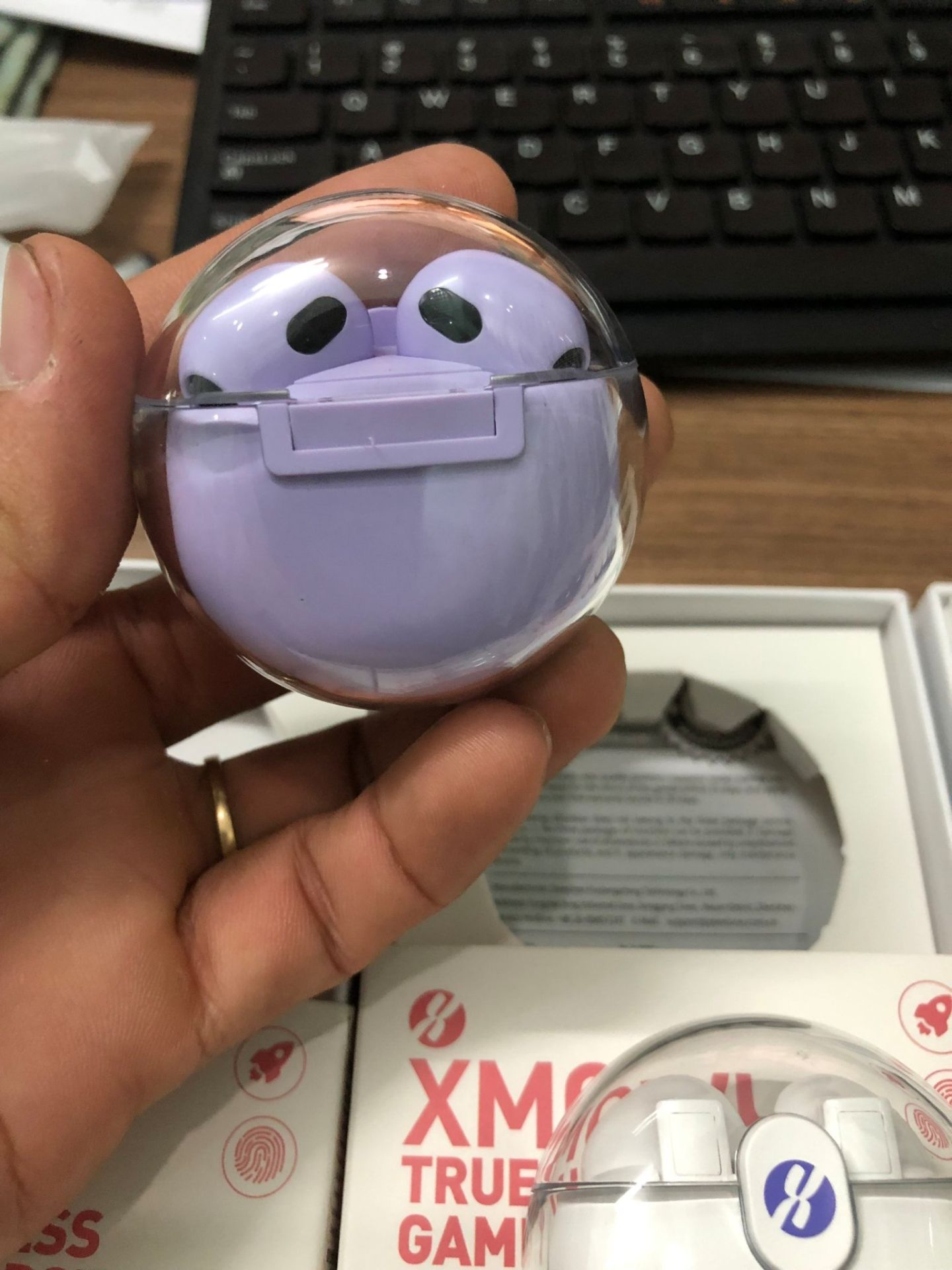 tai nghe dành cho bạn nào cute, nhỏ nhẹ đeo êm, phần âm thanh  khá ổn áp, NC sản phẩm nên mua nhé, tiki giáo hàng thần tốc