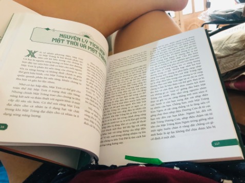 Sg đặt 1 ngày đã giao tới, tiki luôn siêu nhanh, sách nguyên seal rất đẹp, khổ to hơn mình nghĩ! Nội dung để đọc xem thế nào quay lại nhận xét tiếp!