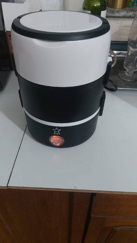 Hộp cơm dùng đc dê  dùng, nhưng mà hấp quá nhiều hơi nước nên recomment mọi ng mua hộp quay đc lò vi sóng thôi