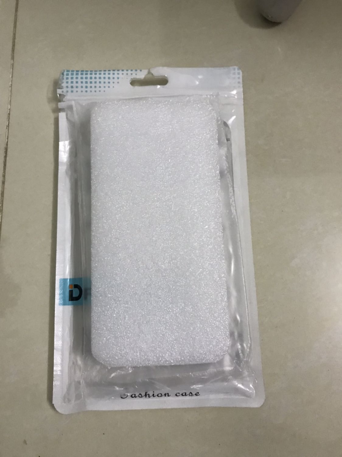 Mình nhận hàng vào lúc 2h chiều hôm nay, nhưng bận việc nên đến tối mới mở hàng ra thử. Mình đặt mua ốp lưng iphone 11 nhưng lại nhận một cái ốp to hơn, không biết là của loại iphone nào. Rất háo hức khui hàng nhưng kết quả lại thất vọng. Đề nghị shop liên hệ mình sớm để hướng dẫn mình đổi lại đúng chiếc ốp lưng mình đã đặt nhé !