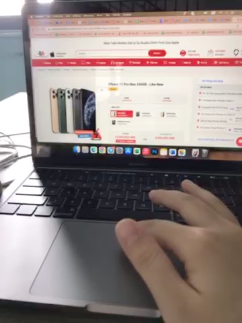 Cute cực, xinh xỉu, bấm êm nhưng thấy di chuột ko mượt lắm chắc do mặt bàn :(((

P/s: sau 1 tháng sử dụng thì chuột này tệ thật sự, di chuột hay bị đơ, lag. Bấm chuột ko ăn, phải ấn mạnh mới click đc 
Như lần đầu tiên sài mình có nói, chuột di ko mượt thì ra là do chuột ko phải do mặt bàn :(( buồn cho sự lạc quan này.